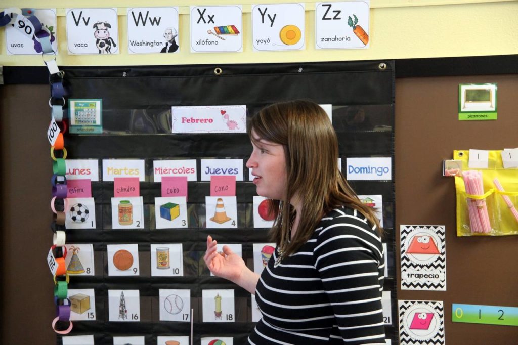  Spanish instructor Kristin Nguyen teaches a class at Parkview Elementary School. Dual-language classes are attracting native English-speaking families who bet that top jobs will increasingly demand bilingual skills thanks to foreign trade and a growing Latino population in the U.S. Photo: Tony V. Martin/The Times of Northwest Indiana/Associated Press 